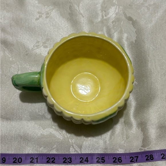 Vintage Quirky Corn-Shaped Mug in Yellow and Green - Picture 4 of 7
